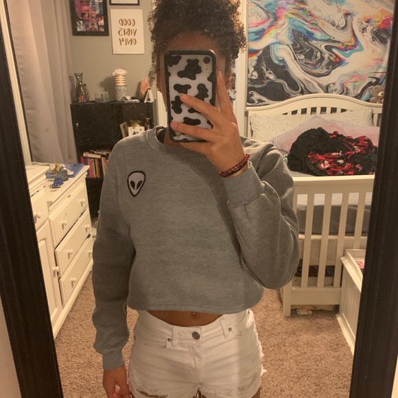 gray alien cropped sweatshirt - Picture 2 of 2